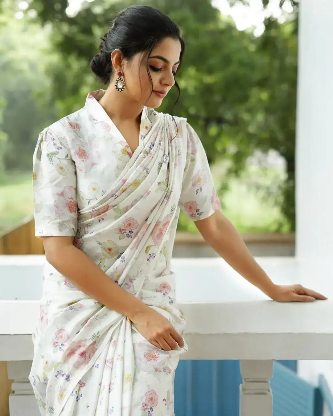 Indian Actress Nikhila Vimal in Traditional White Saree